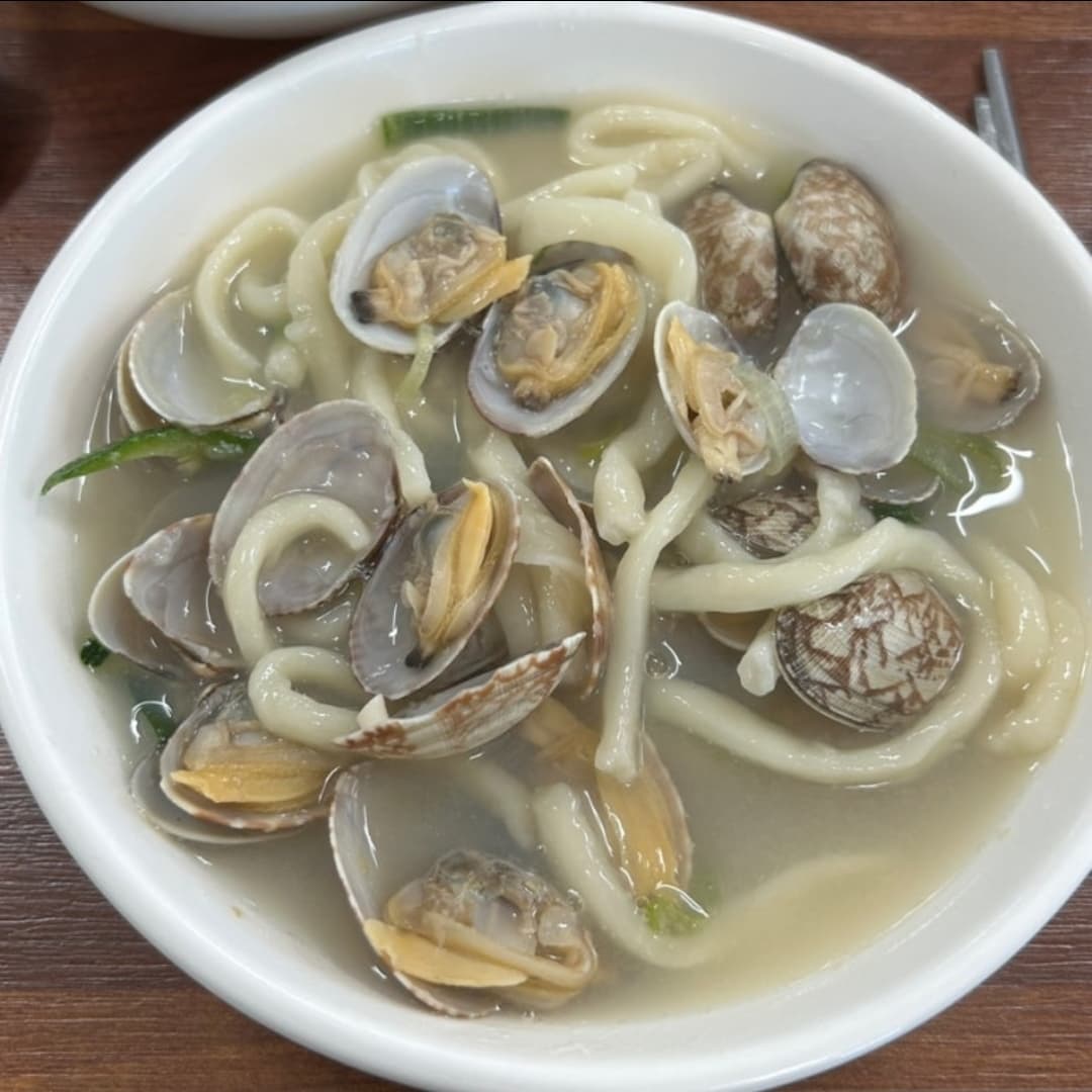 그날의 동선과 여행 분위기에 맞는 음식점을 만나는 것도 여행의 최고 즐거움
