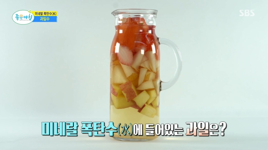 물 생수 과일 딸기 미네랄 섭취 방법 