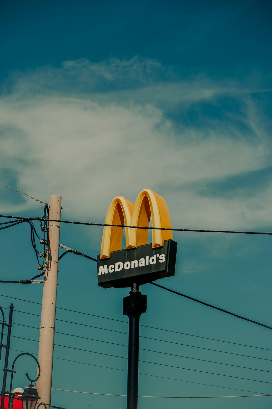 맥도날드 치킨: 메뉴 리뷰와 2025년 최신 소식 정리 관련 이미지 1