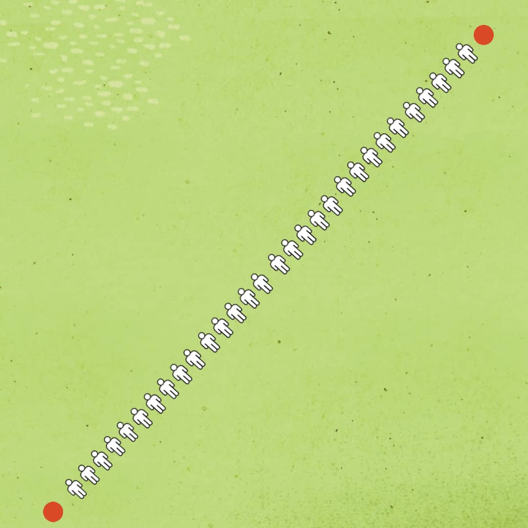 초원-위에-사람들이-늘어서-있다