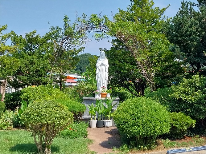 강릉 노암동성당 성모동산 성모상 사진