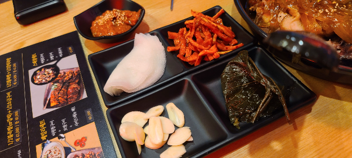 쌈무 마늘 양념깻잎 무말랭이 밑반찬 마왕족발