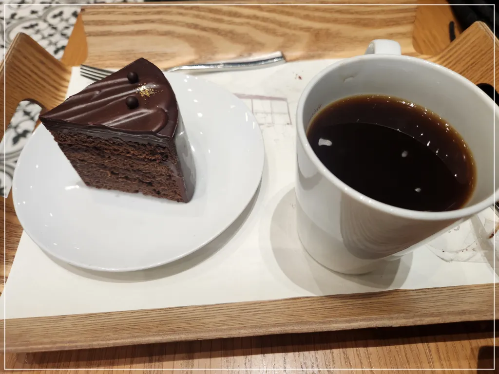 아티제-자허토르테-아메리카노
