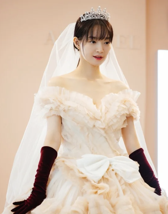 신민아 드레스