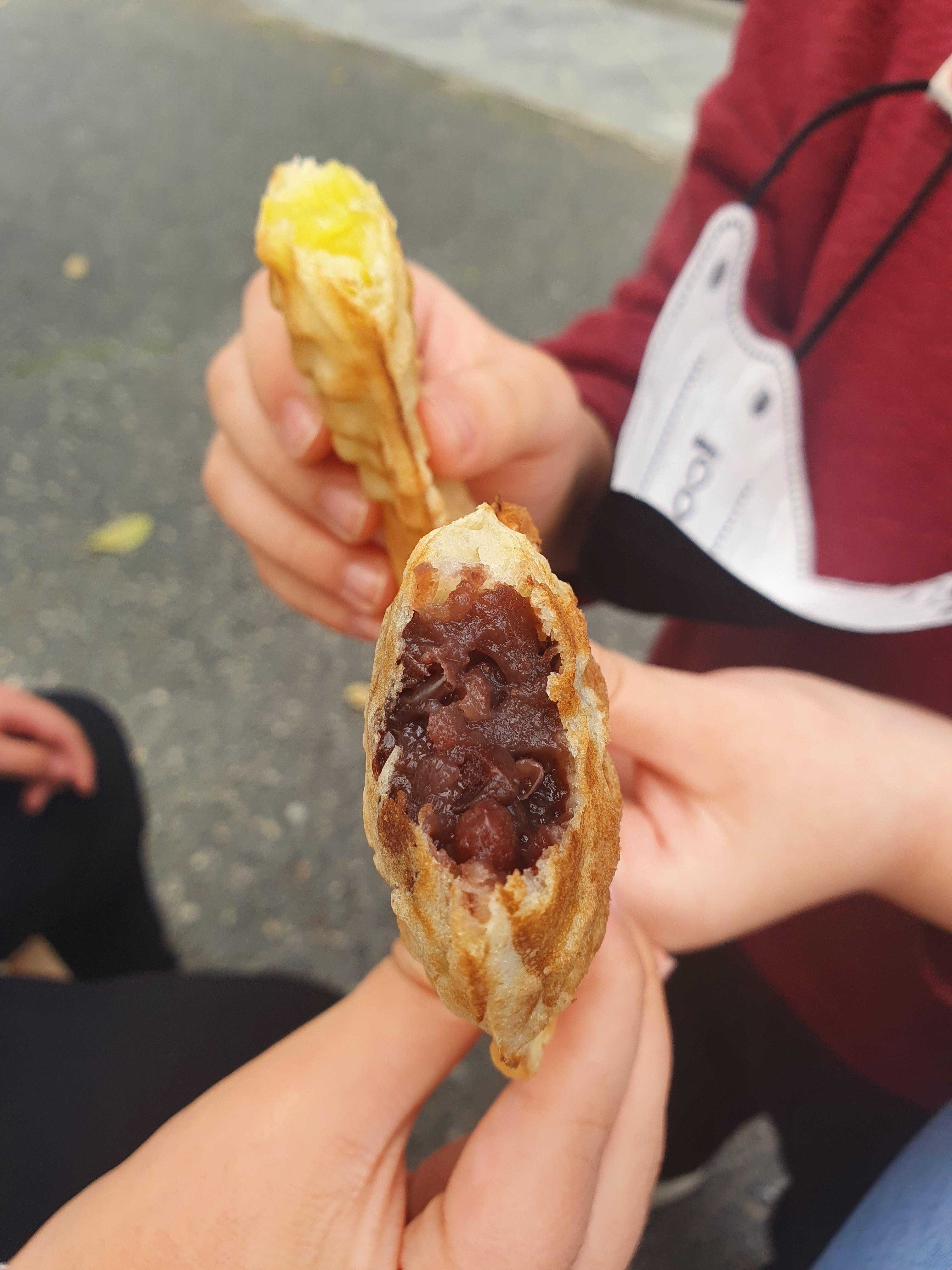 속이 꽉찬 1천원에 2마리 붕어빵 찐으로 소가 가득들어감!