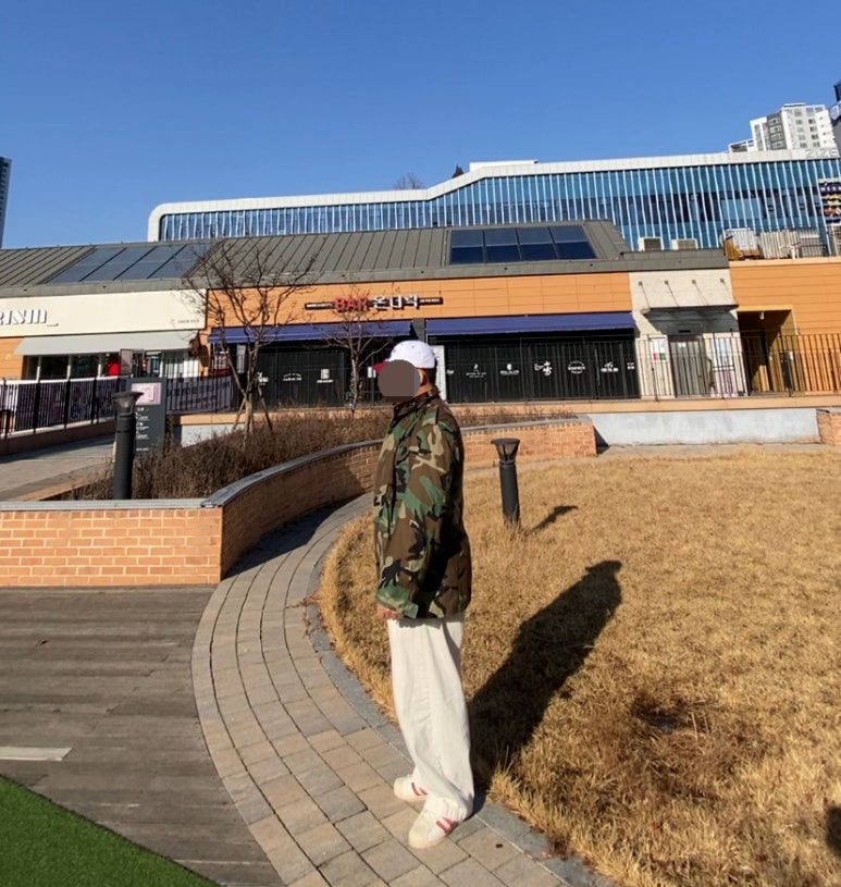 데일리룩('25.12.30.)윅 WICK 투톤 워싱빈티지 볼캡, 유니클로 모크넥 니트, 카모 M65 빈티지 밀리터리 미군 야상재킷, 무신사스탠다드 벌룬팬츠, 아디다스 슈퍼스타 82