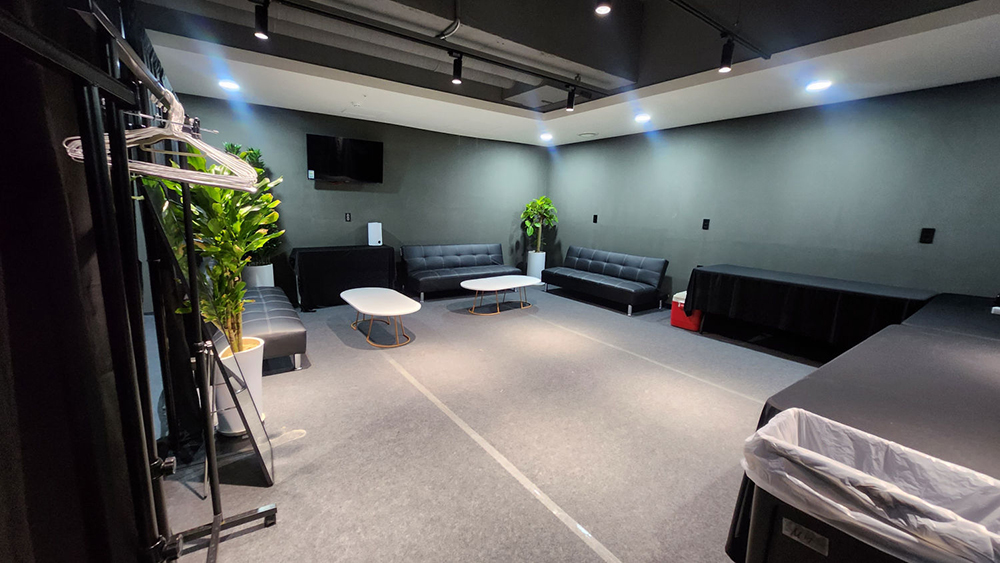 명화라이브홀 지하 1층 대기실 라운지
