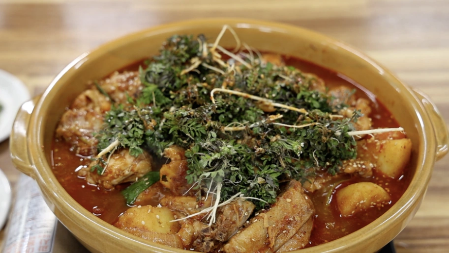 동네한바퀴 냉이향 가득한 천안 닭볶음탕 맛집, 백송정