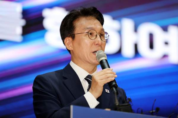 김민석 당대표 출마 선언 총정리! 전 총리의 파격 행보와 나이, 고향, 학력, 경력, 부인, 관련주 및 익산 거주의 비밀 심층 진단