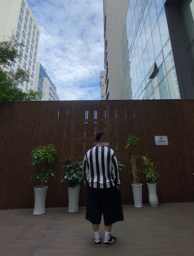 데일리룩('25. 9. 23.)필루미네이트 스트라이프 티셔츠 지브라 유벤투스 델피에로 지단 유니폼, 무신사스탠다드 와이드 버뮤다팬츠, 나이키 베이직 삭스, 나이키 코르테즈 블랙