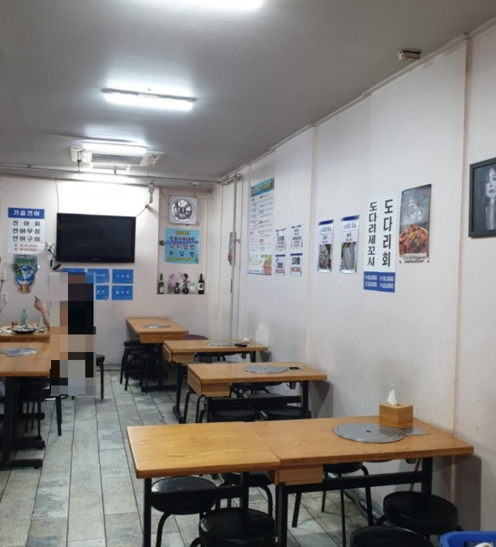 광화문 활어회 내부 모습, 전체적으로 오래된 느낌