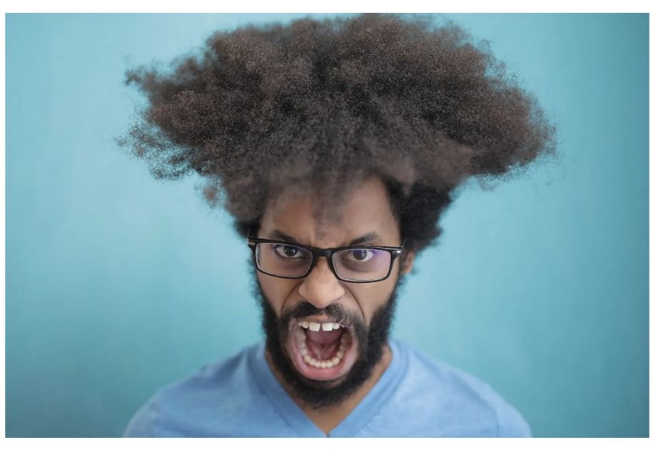 분노하는 남자 이미지