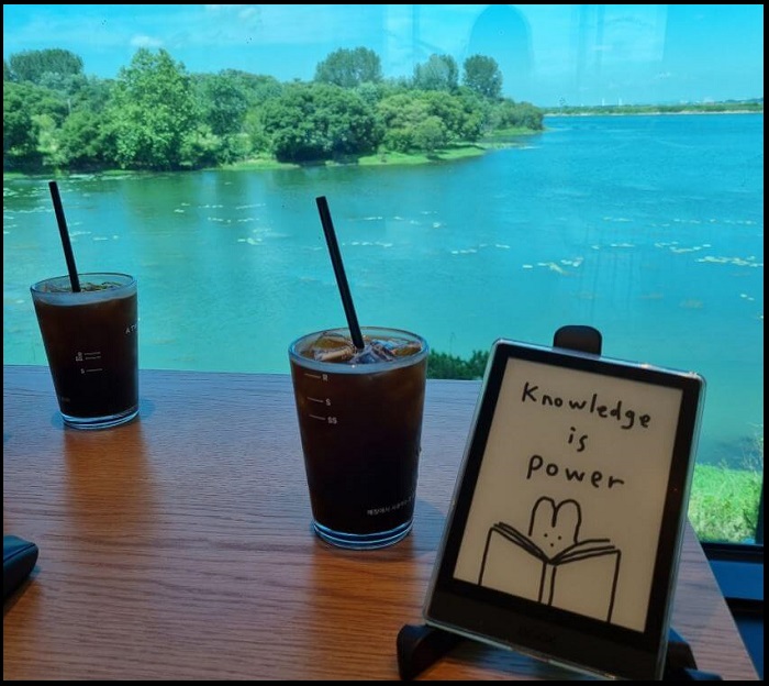 투썸플레이스-호수뷰