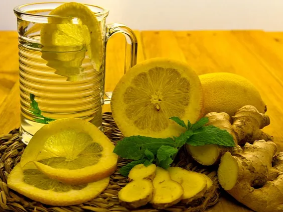 생강즙 체로 걸러내기