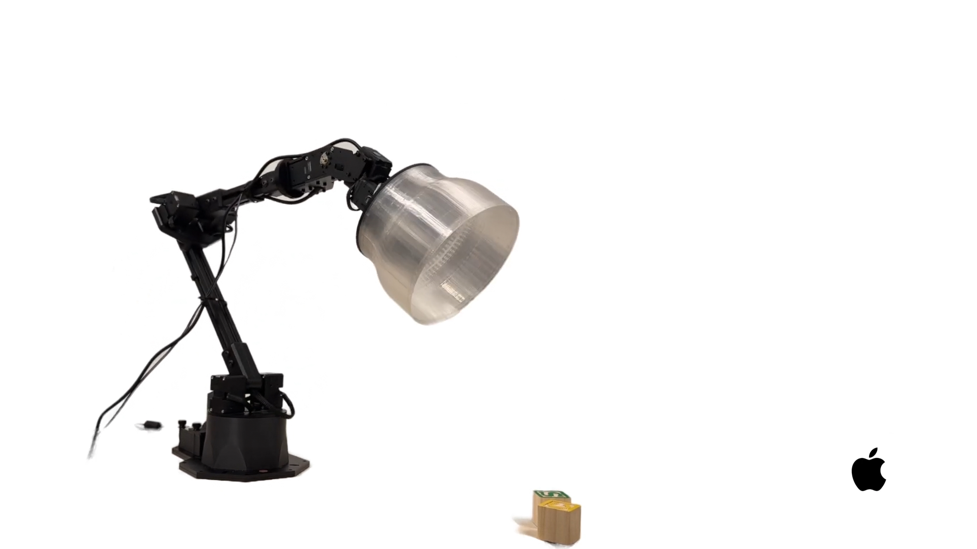 애플이 개발중인 탁상용 로봇