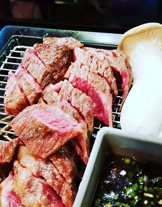 볏짚 훈연 흑소 통뼈 소갈비 숯불구이 이유있는 맛쓰리 우대갈비 안양 범계 맛집 추천