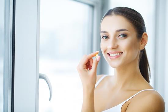 비타민과 피부 건강: 비타민 C, E, A 등 피부에 좋은 영양소 총정리