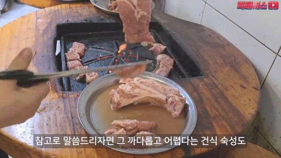 실온에서 2달 숙성시킨다는 유명 돼지갈비집.jpg 실온에서 2달 숙성시킨다는 유명 돼지갈비집.jpg