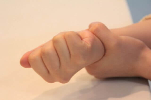 손이 떨리는 이유