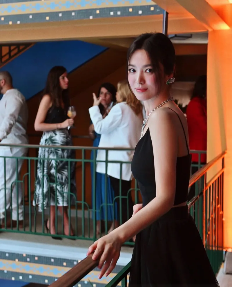 송혜교 쇼메, 송혜교 화보, 송혜교 보그, 송혜교 주얼리, 송혜교 목걸이, 쇼메, 쇼메 앰버서더, 쇼메 주얼리, 쇼메 목걸이, 비 마이 러브, 쇼메 비 마이 러브, 조세핀 컬렉션, 하이주얼리 브랜드, 프랑스 명품 주얼리, 쇼메 가격, 쇼메 예물, 명품 예물 추천, 쇼메 후기, 쇼메 실착, 셀럽 주얼리, 송혜교 착용, 쇼메 예약구매, 명품 주얼리 추천, 하이주얼리 착용컷, 비마이러브 실착, 쇼메 조세핀