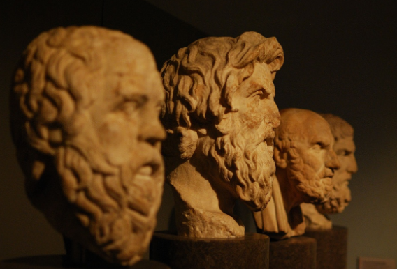 AI 시대의 희귀 직업(인간만이 할 수 있는 직업): 윤리학자 및 철학자의 역할과 가치