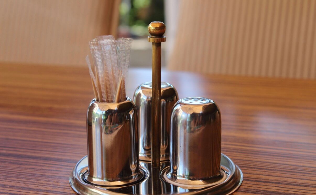 식당에 구비되어 있는 이쑤시개