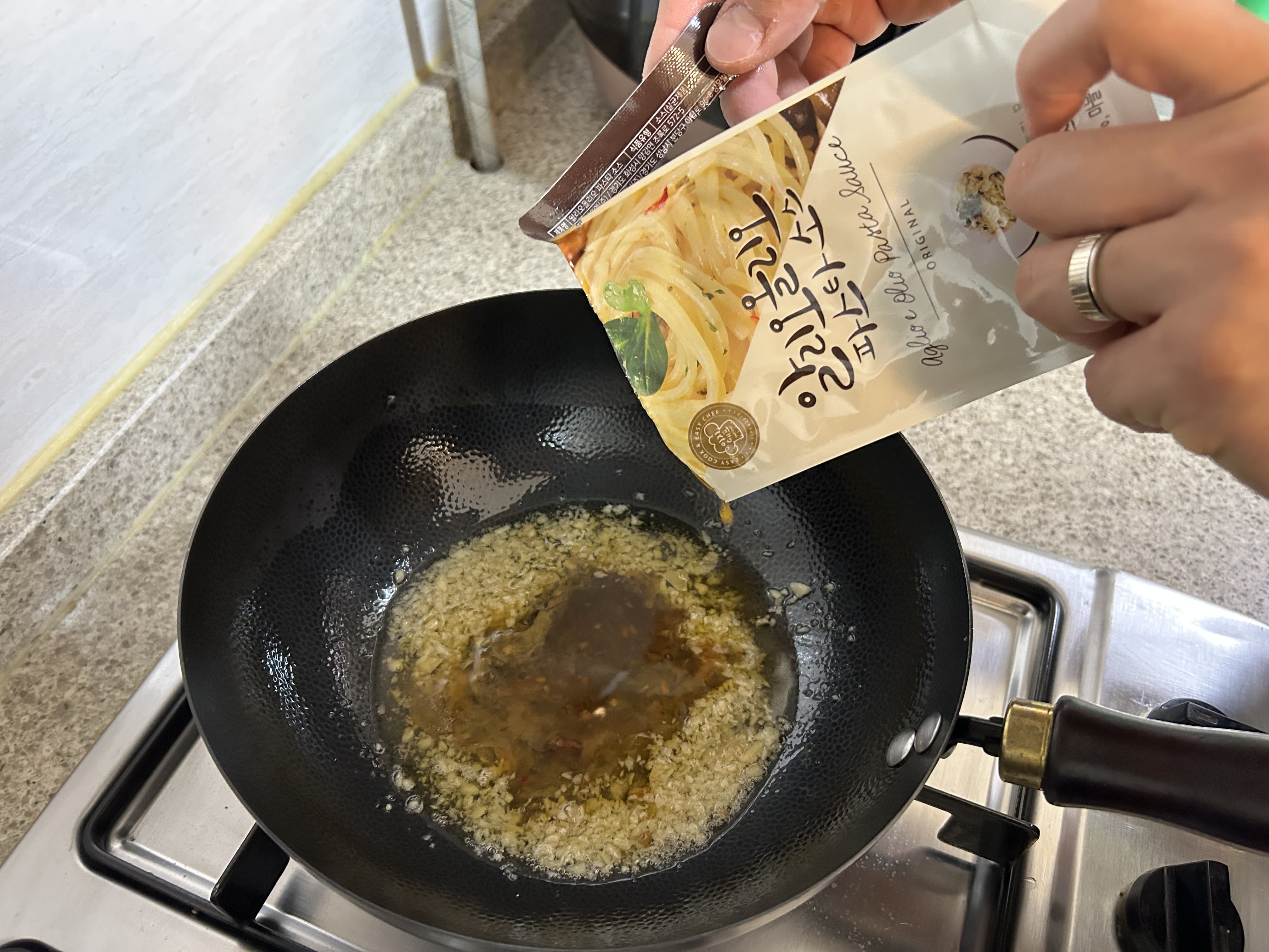 [chef&amp;#44; Daddy] 바질페스토 + 알리오올리오 조합! 실패 없는 고소한 오일 파스타 레시피