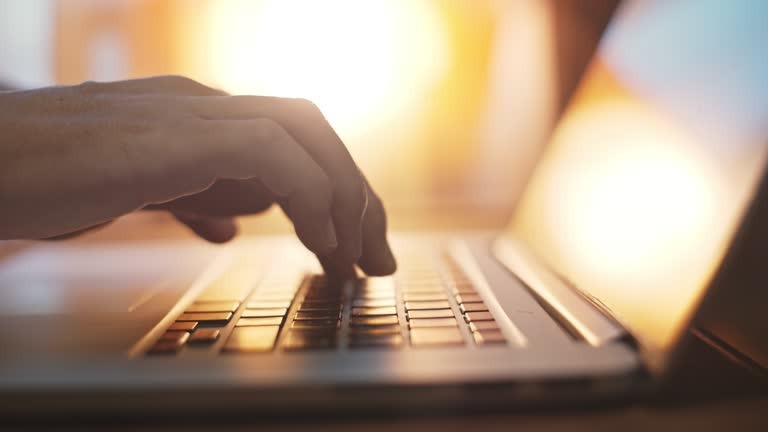 글쓰기를 하고 있다.