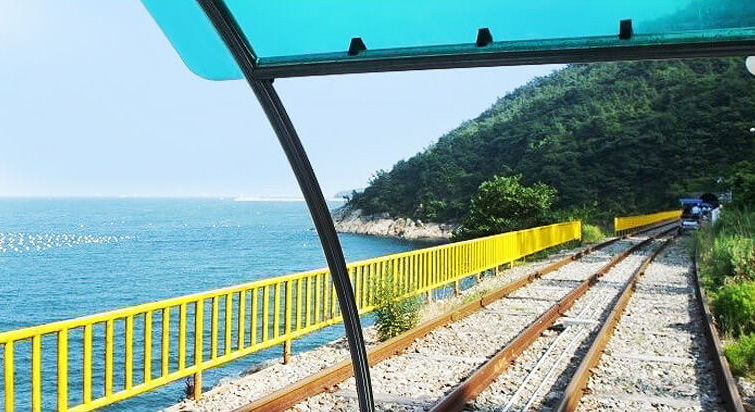 레일바이크 옆 바다