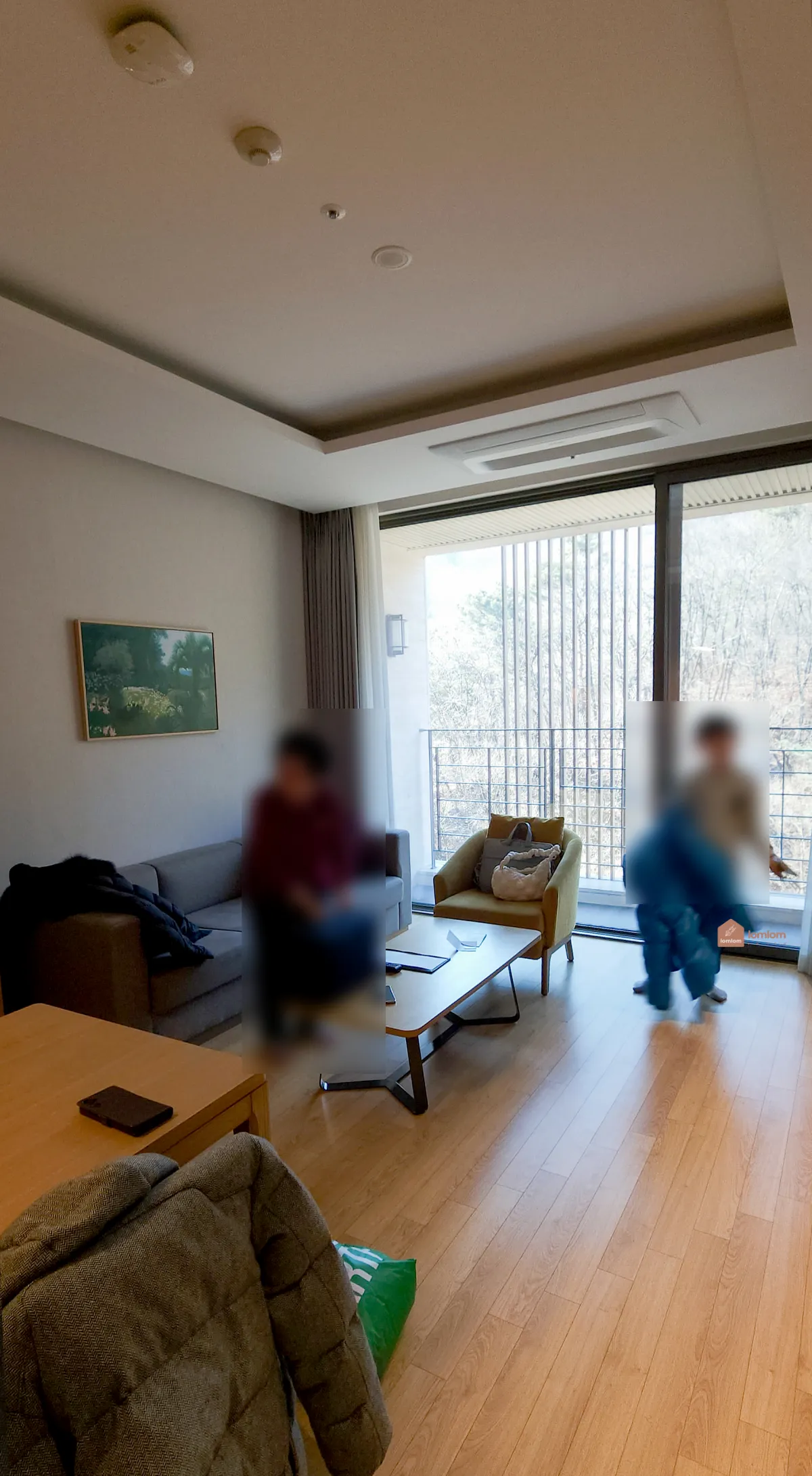 레스트리-리솜-거실