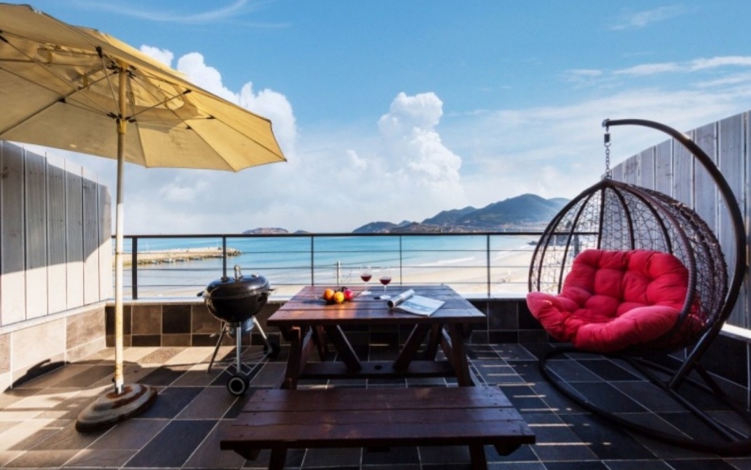 거제 더끌림 야외 테라스