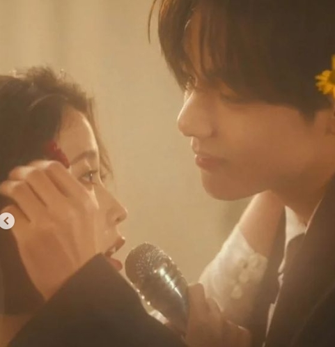 아이유LOVEWINSAL 가사 노래 등장에 나오는 뮤비 해석 비하인드 