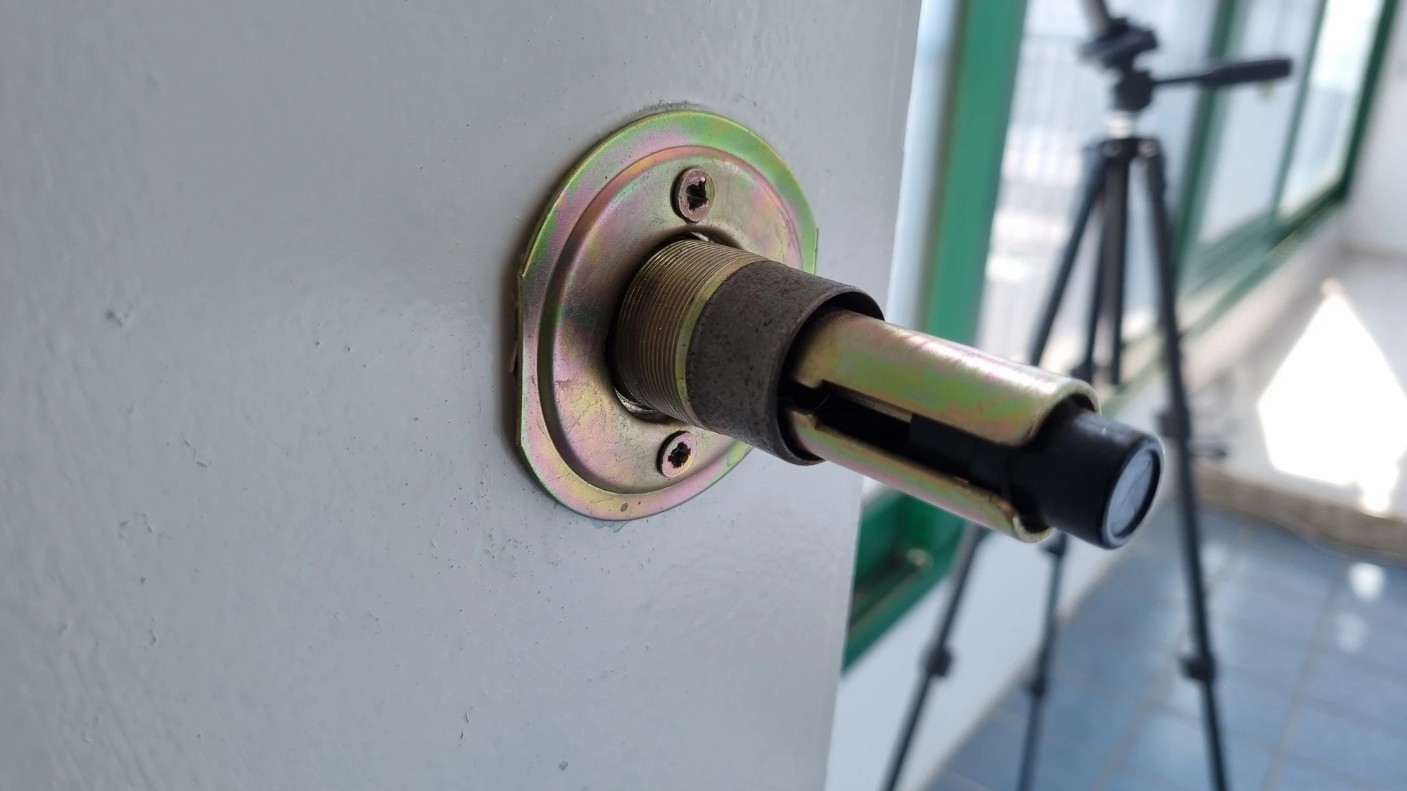 고정 볼트 끼운 모습