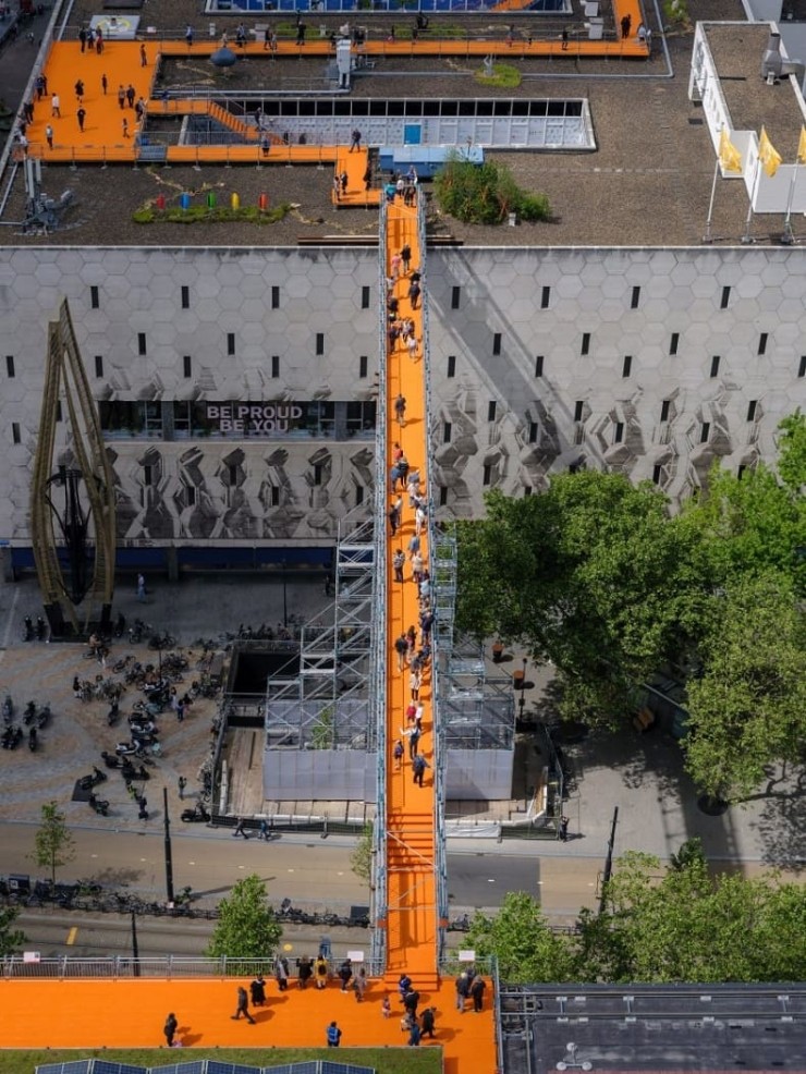 600m 길이 오렌지색 통로 로테르담 옥상 워크 MVRDV creates 600-metre-long orange walkway that bridges Rotterdam roofs