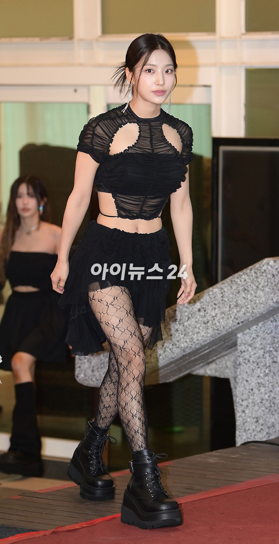 그룹 프로미스나인이 13일 오후 서울 중구 장충동 크레스트72에서 열린 2023 방송광고페스티벌 포토월 행사에 CF스타 신인상 수상자로 참석하고 있다. [사진=정소희 기자]