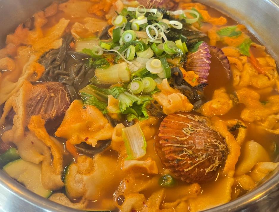 팔팔 끓고 있는 생방송투데이 얼큰칼제비