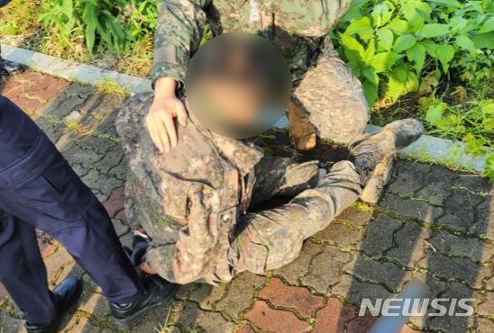 흉기난동 군인 검거 현장 [사진=파주경찰서/뉴시스]