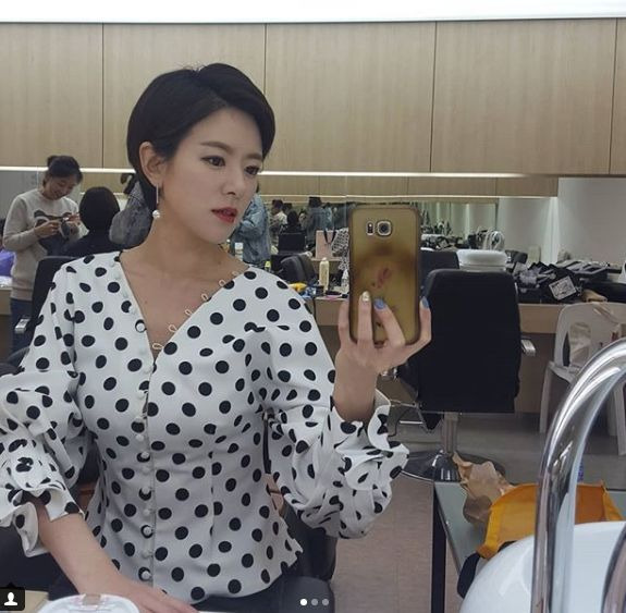 김묘성 기자 정치 성향 및 활동