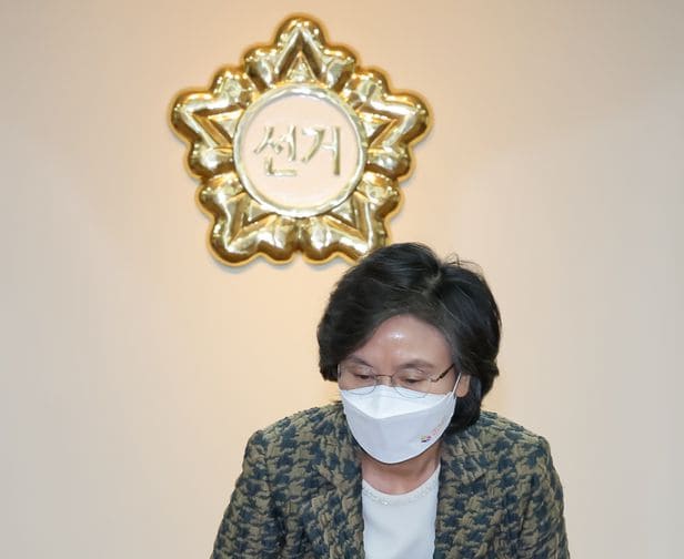 검찰, 노정희 선관위원장 수사 착수 