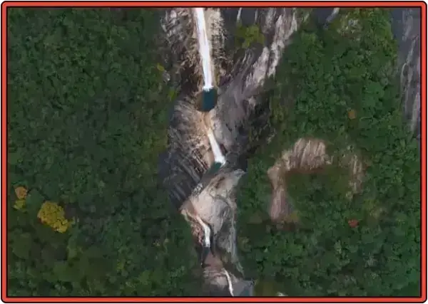 중국 황산 구룡폭포 상공에서 본 풍경
