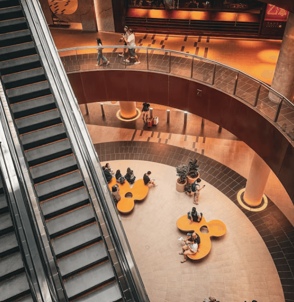 쇼핑몰 하나로 여행 끝내는 &amp;#39;몰케이션&amp;#39; 추천지