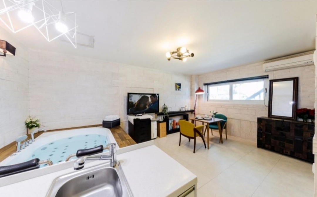 일루아 펜션 103호