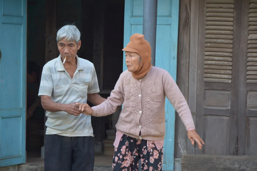 췌장암-아픈 노인 이미지