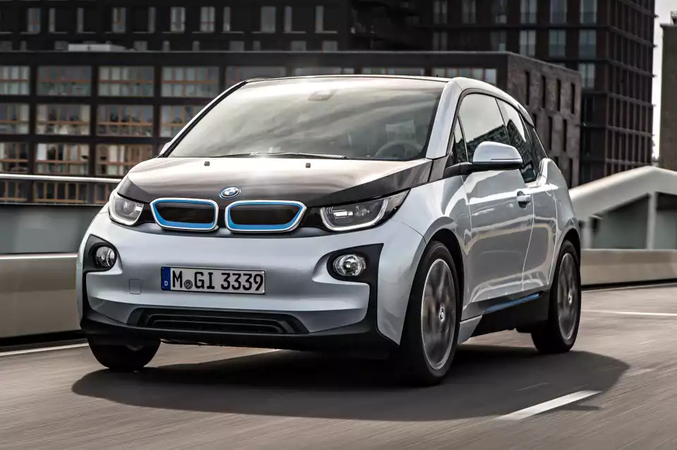 2014년 경험했던 BMW i3의 1회 충전 주행 거리는 132km였습니다.