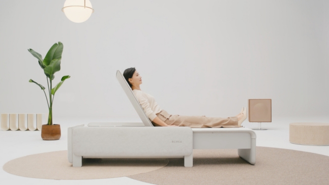 코웨이 비렉스 리클라이닝 안마베드o척추베드는 '일반 침상형 안마기기' 중 상체 리클라이닝 기능을 탑재한 최초의 제품이다.