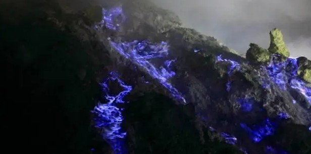 화산 & 지열지대 탐험 여행 – 대자연의 힘을 마주하다