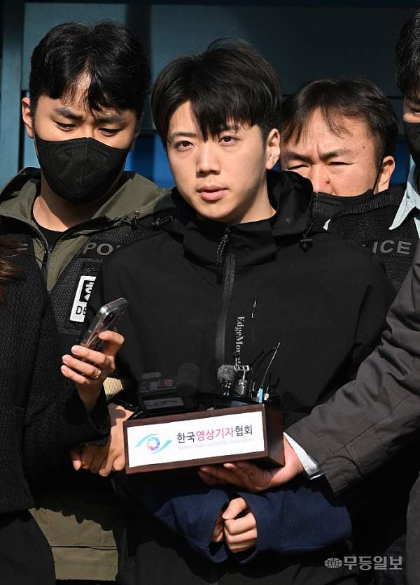 장윤기 사건: 광주 여고생 살인사건 증거인멸 파문! 수사팀장 A 경감 긴급체포 및 범행 차량 동영상 삭제 지시 전말 (나이, 프로필, 고향, 학력, 사주, 부인, 형량 총정리)