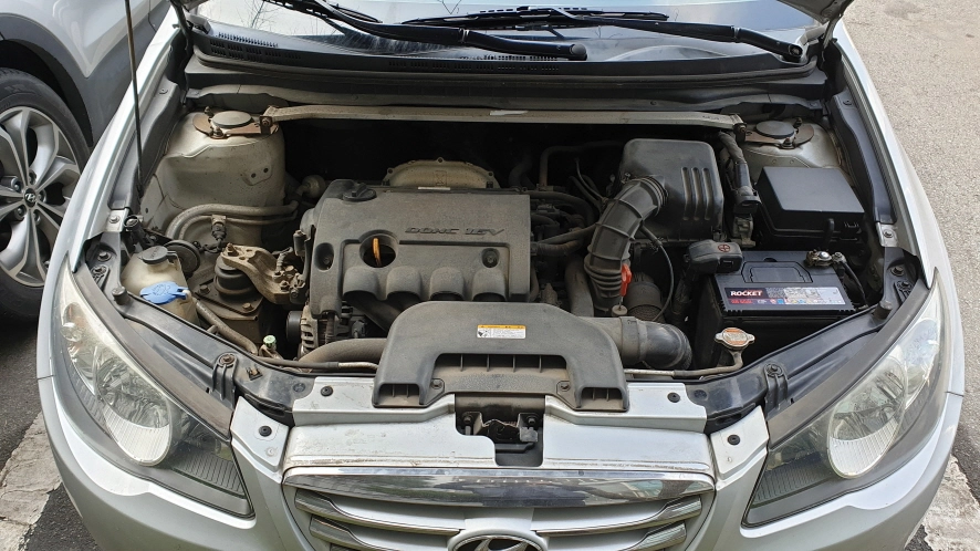 아반떼 배터리 위치