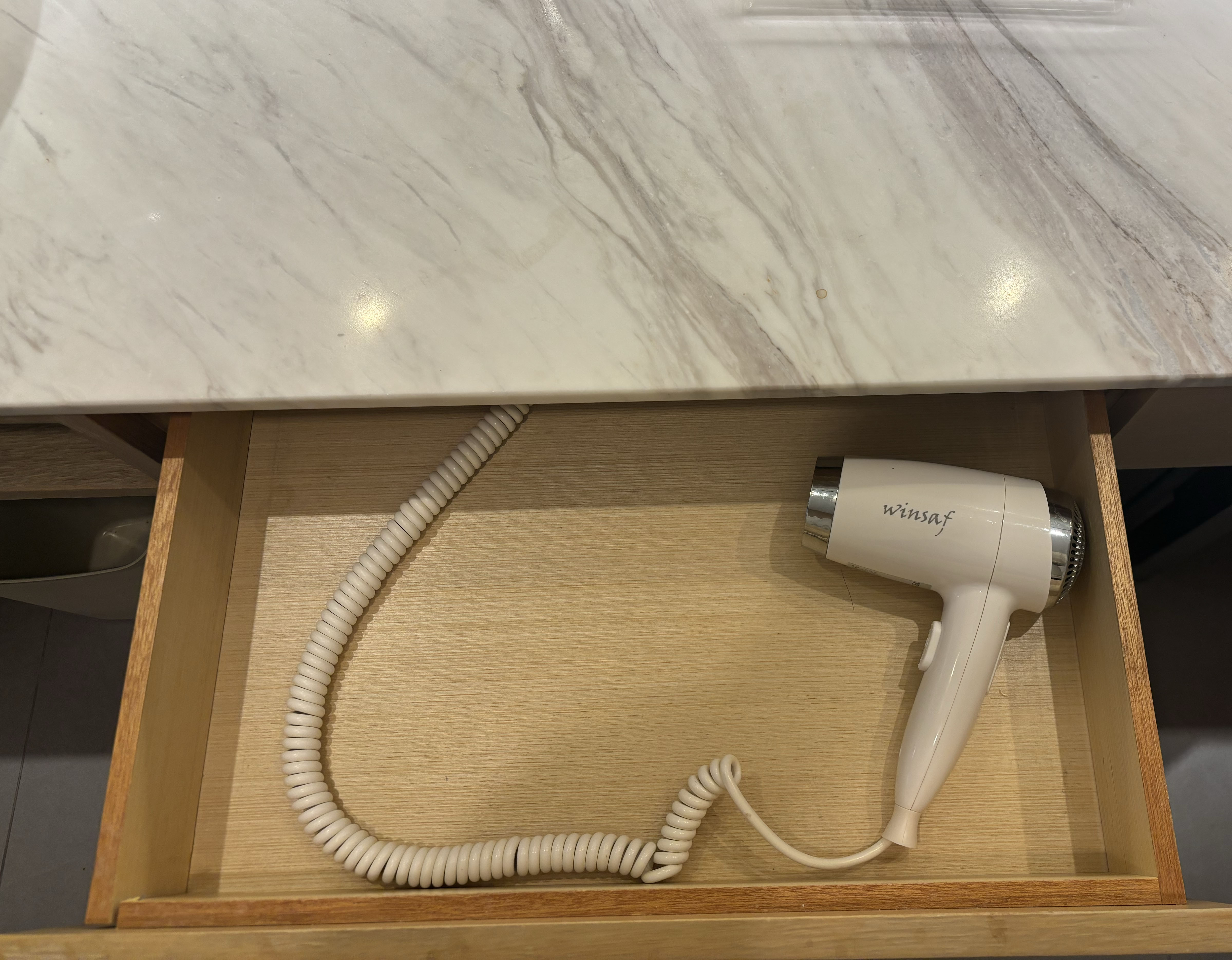 헤어드라이기의 모습