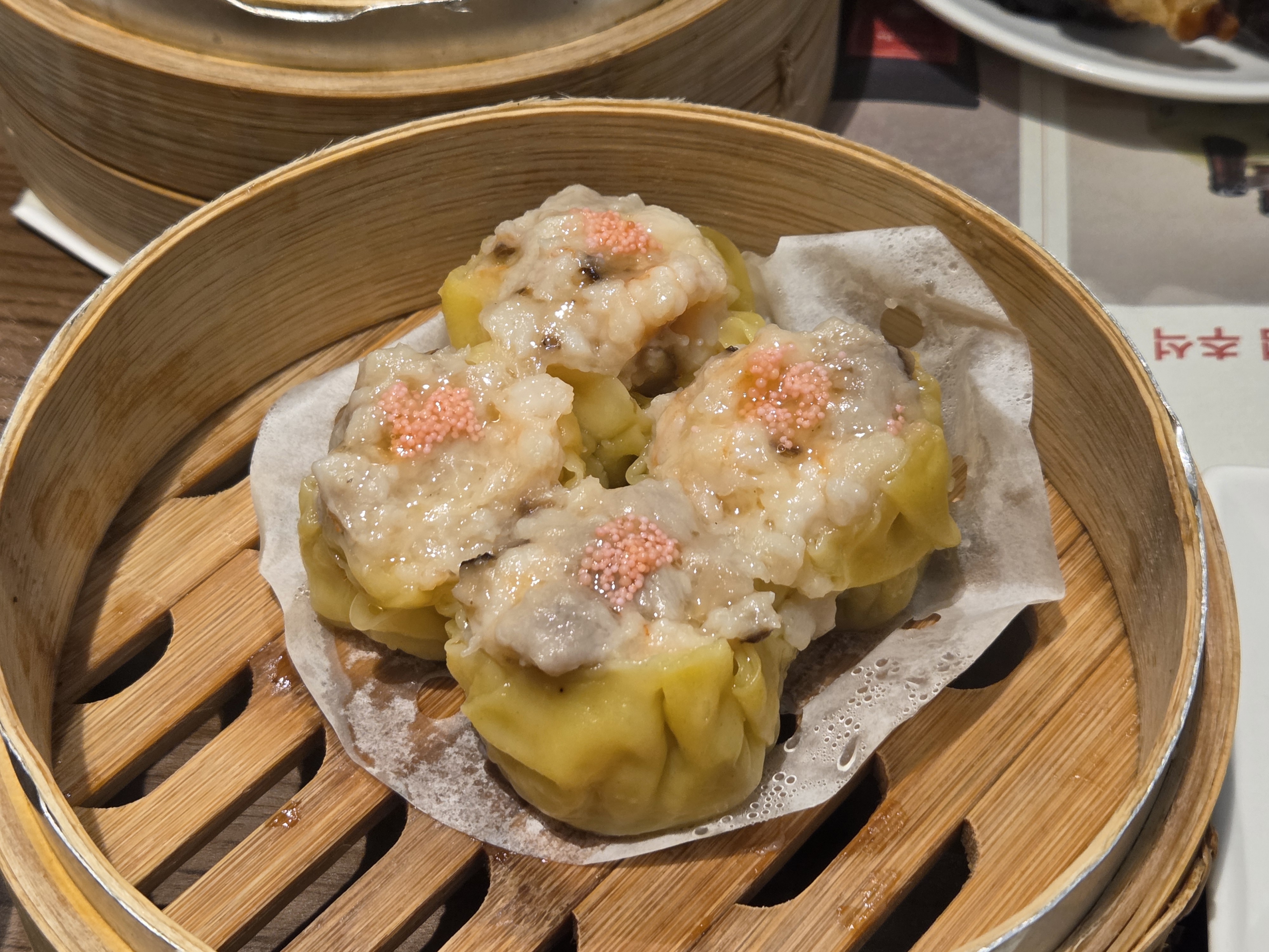 시우마이&amp;#44; 새우와 돼지고기의 조화로운 감칠맛